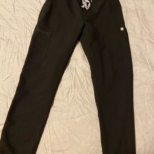 FIGS black scrub pants✨ reserved for @mollymeiyin✨